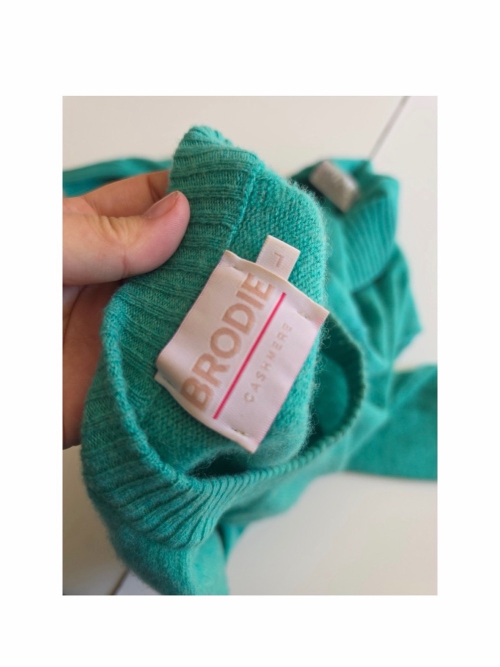 Brodie cashmere green sweater medium/large - Picture 5 of 5